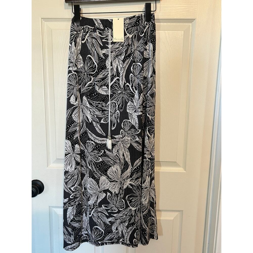 NWT Emi & Joe Black & White Tropical Floral Maxi Skirt - Size Small